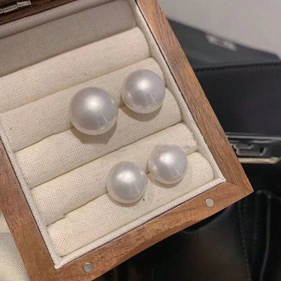 White Faux Pearl Stud Earrings Flat Large Imitation High Gloss Earring - Picture 8 of 9